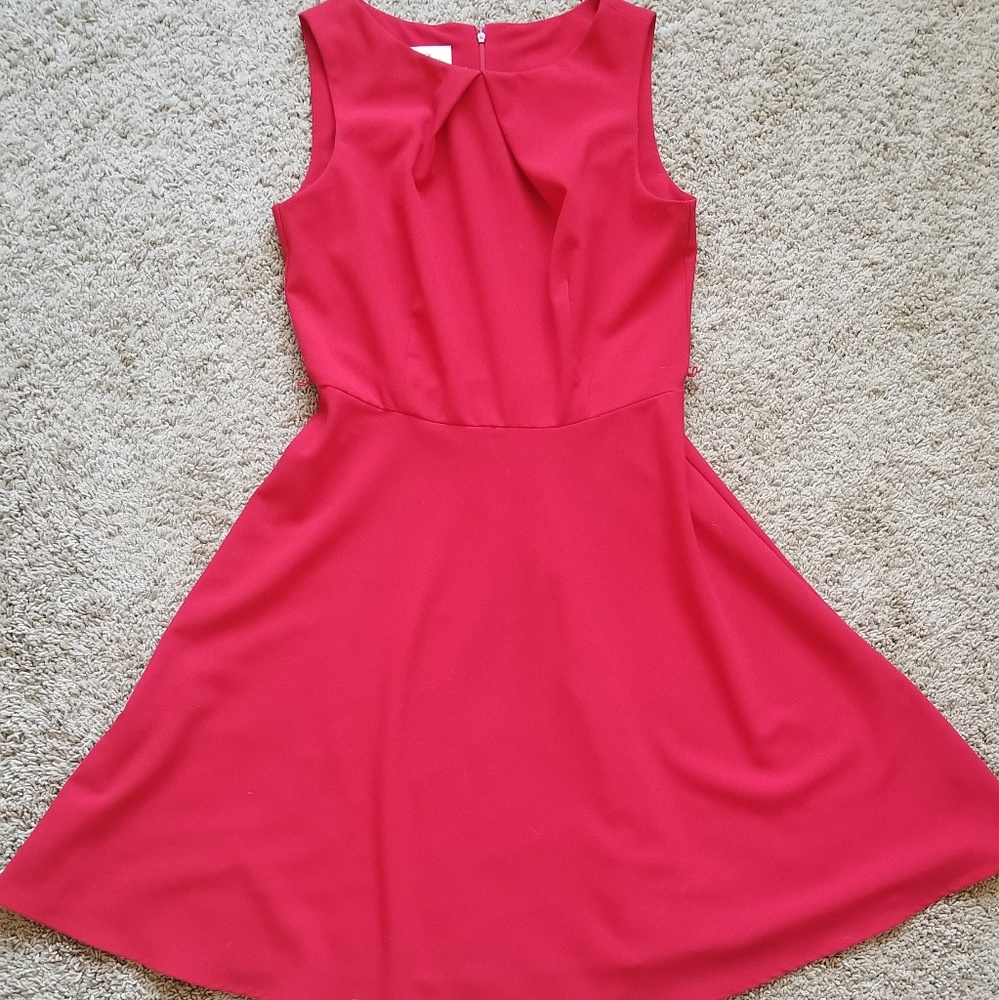 Red dress - Picture 2 of 4